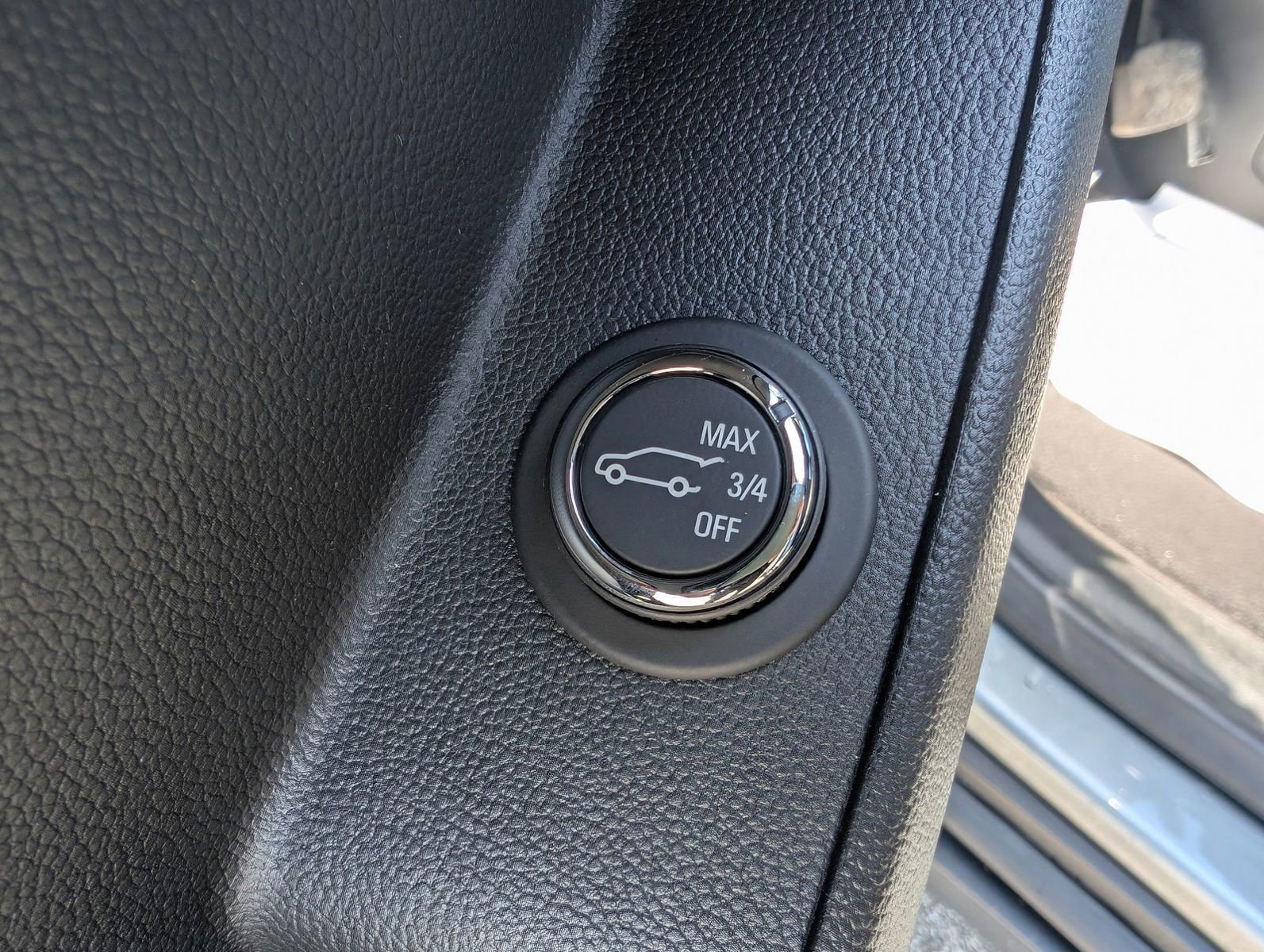 Used 2023 Chevrolet Traverse LT w/ LT Premium Package image 9