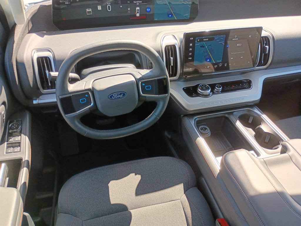 Used 2025 Ford Expedition Max Active RWD image 7