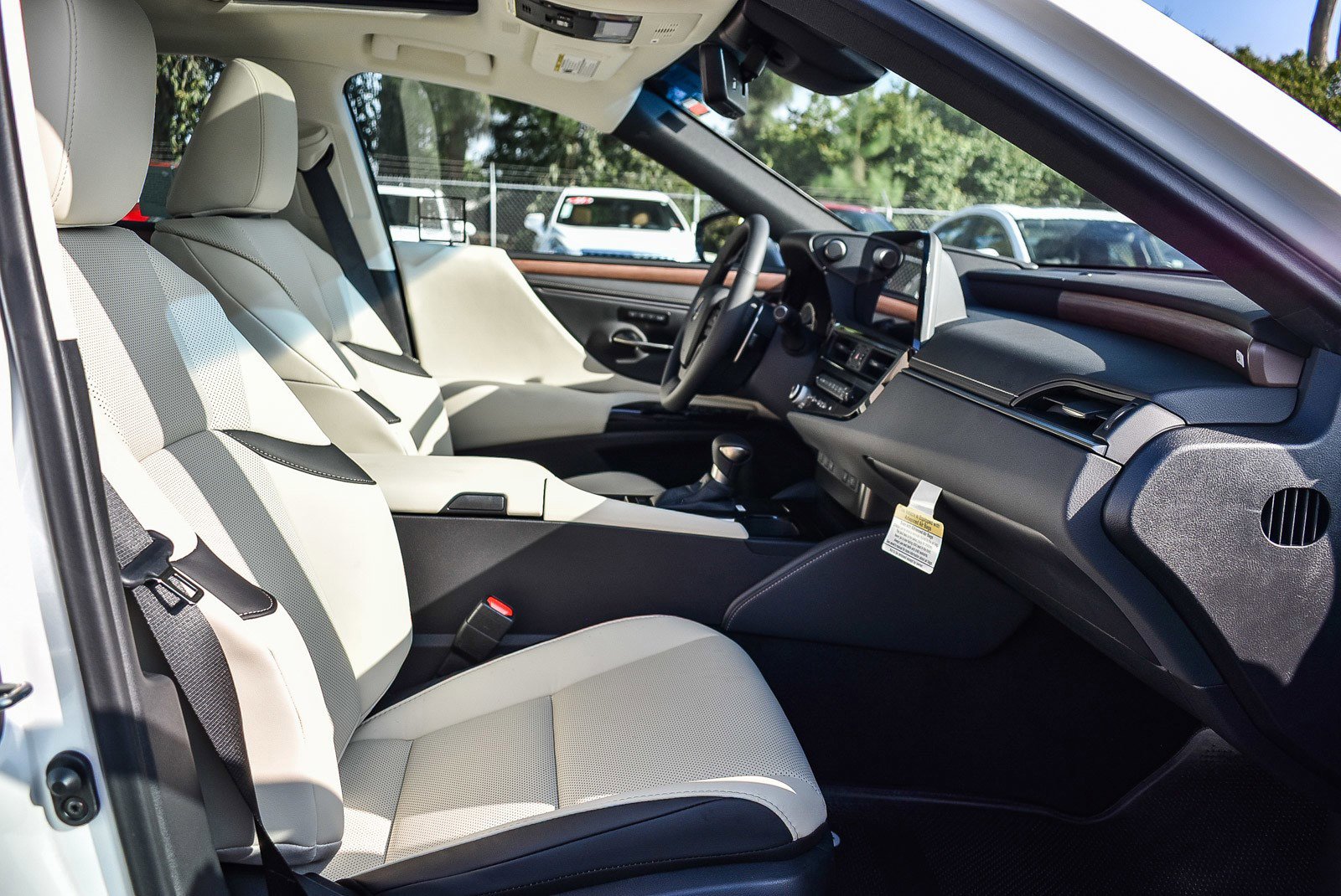 New 2025 Lexus ES 350 w/ Premium Package image 16