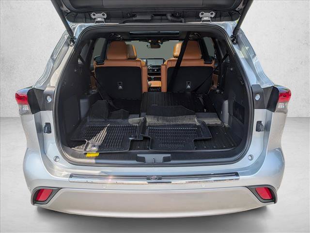 Used 2025 Toyota Highlander Platinum AWD/4WD image 6