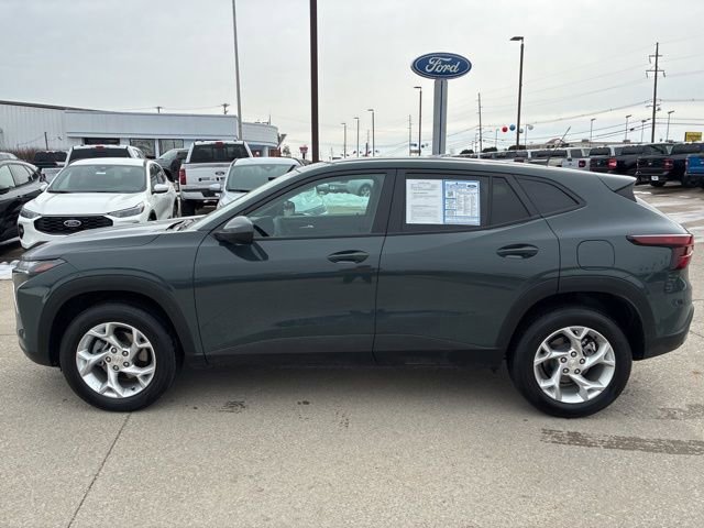 Used 2025 Chevrolet Trax LS w/ LS Convenience Package image 4