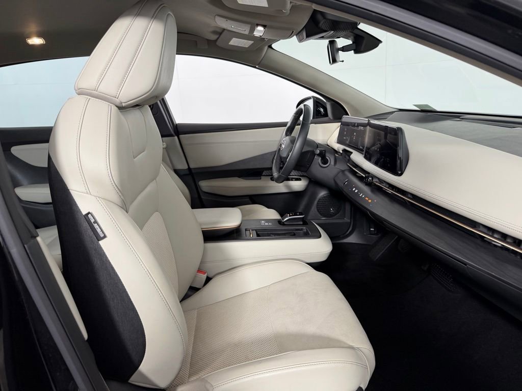 Used 2023 Nissan Ariya AWD image 32