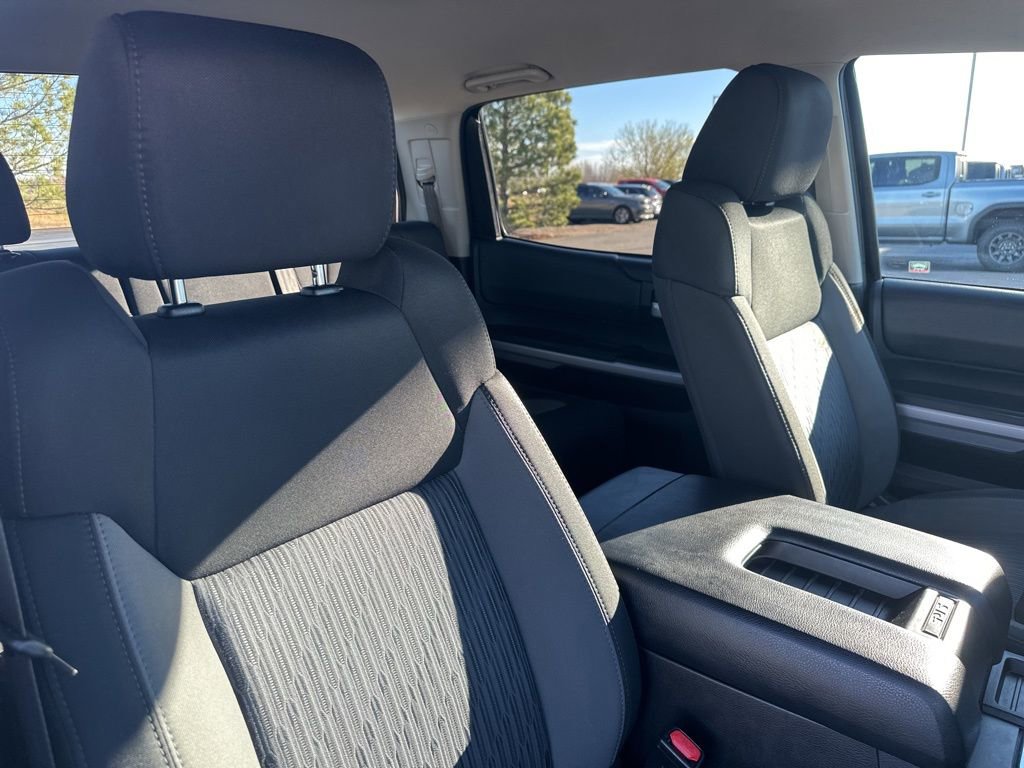 Used 2015 Toyota Tundra SR5 w/ SR5 Upgrade Package image 29