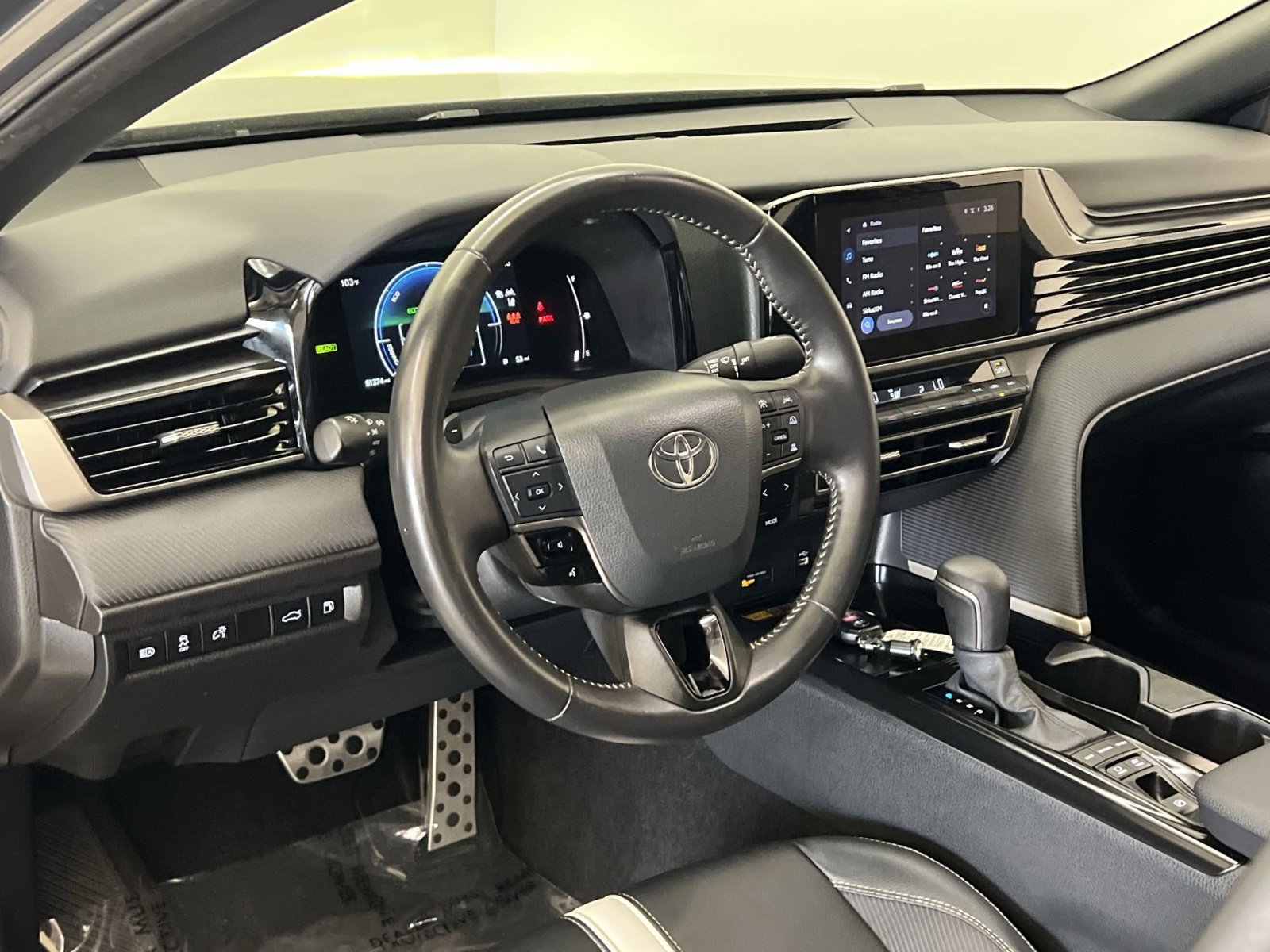 Used 2025 Toyota Camry SE FWD image 15