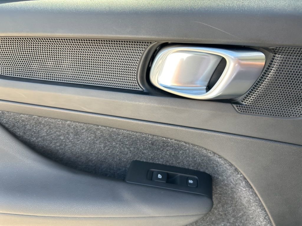 Used 2025 Volvo XC40 B5 Core image 19