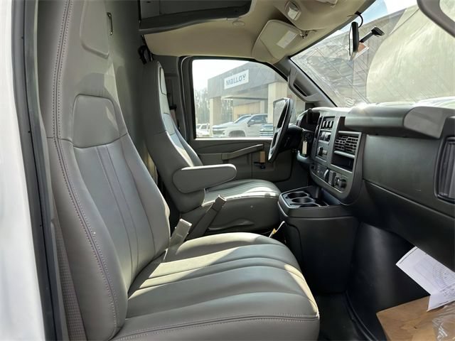 New 2023 Chevrolet Express 4500 w/ Power Convenience Package RWD image 28