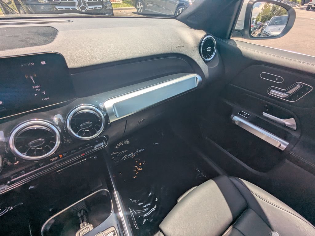 Certified 2023 Mercedes-Benz GLB 250 4MATIC w/ Premium Package image 4