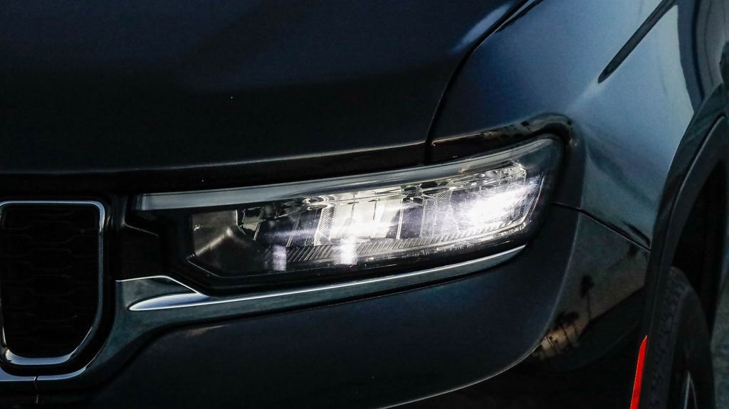 Certified 2024 Jeep Grand Cherokee L Limited w/ Luxury Tech Group II image 5