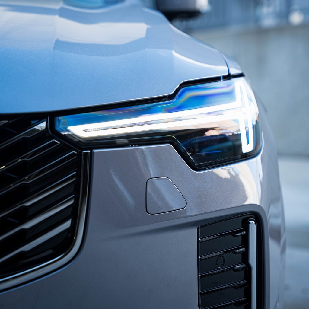 New 2026 Volvo XC90 T8 Ultra image 2