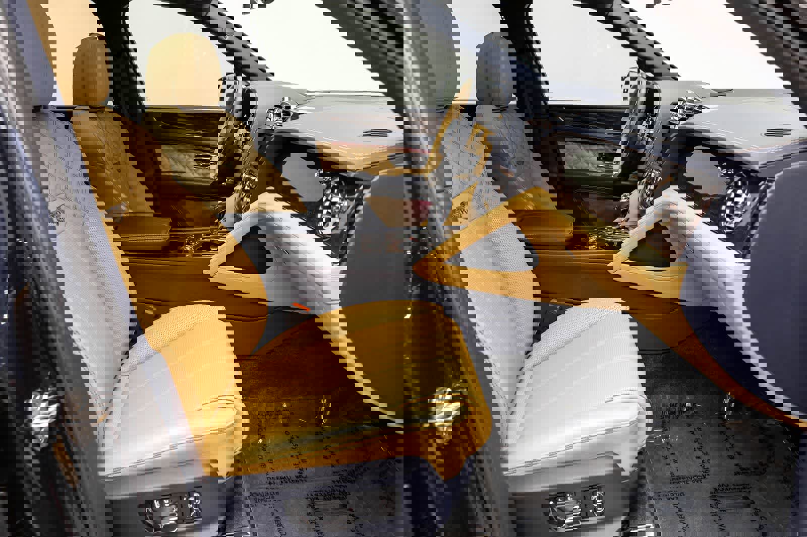 Used 2021 Bentley Bentayga image 16