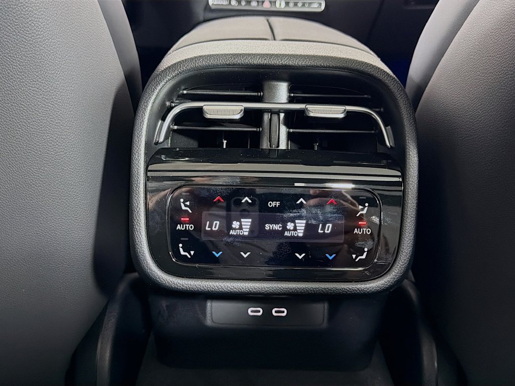 New 2026 Mercedes-Benz E 53 AMG e 4MATIC Sedan image 28