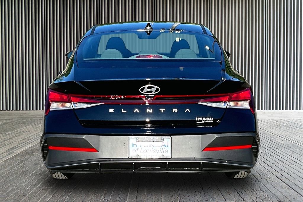 New 2026 Hyundai Elantra SE FWD image 4