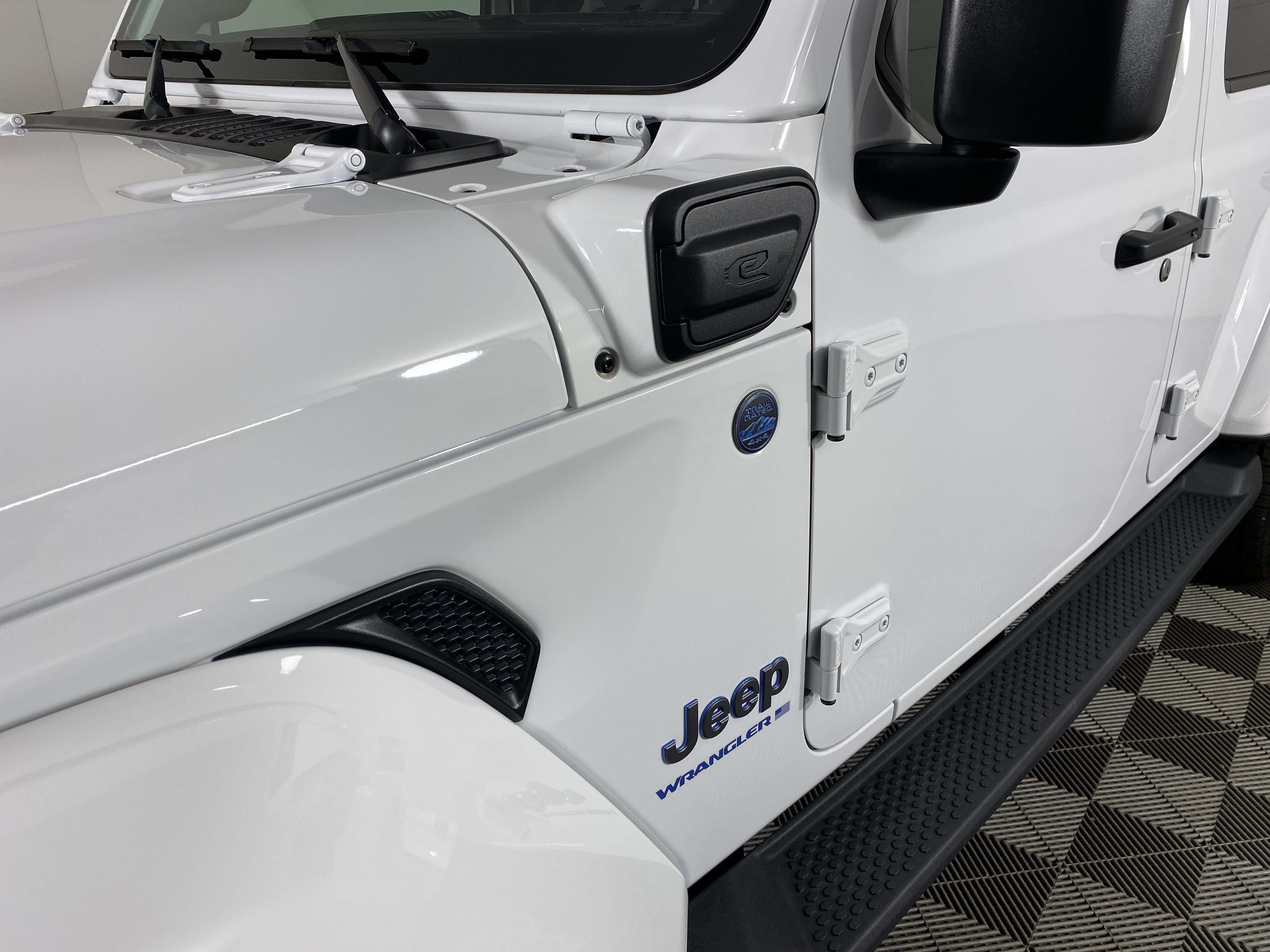 Used 2025 Jeep Wrangler Sahara AWD/4WD image 12