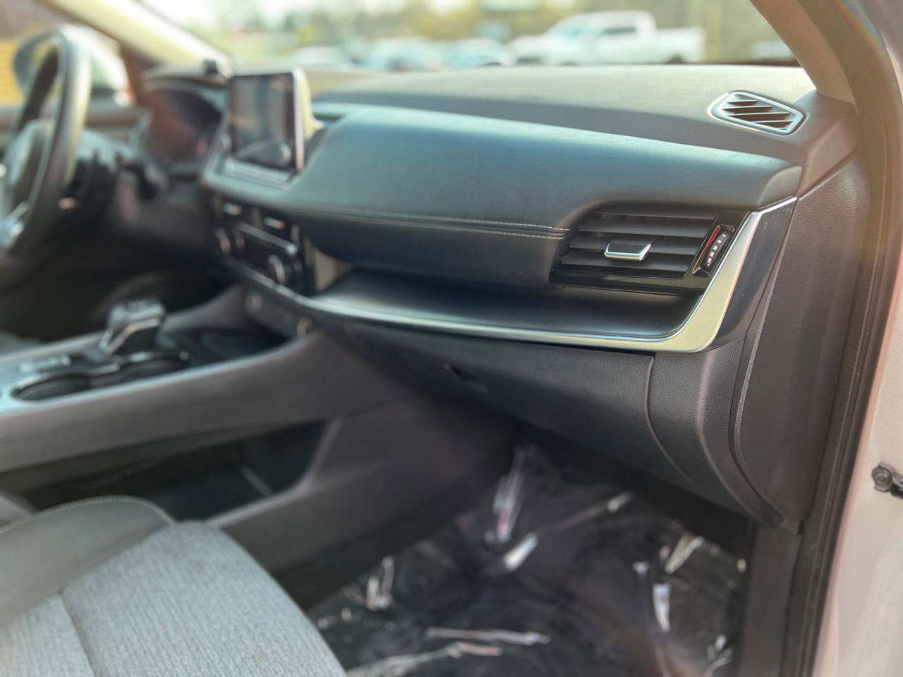 Used 2022 Nissan Rogue SV image 40