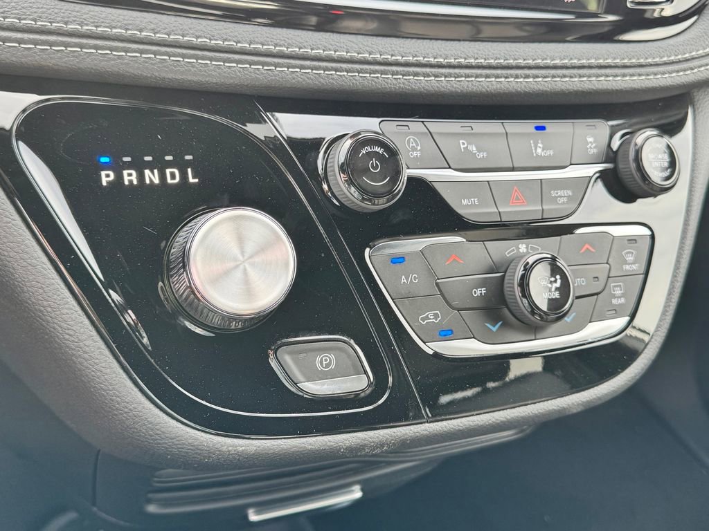 New 2026 Chrysler Pacifica Select FWD image 20