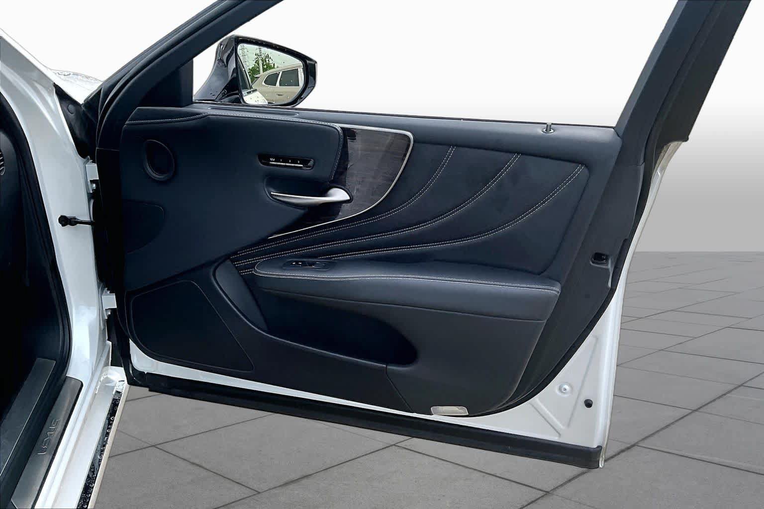 Certified 2024 Lexus LS 500 w/ Interior Upgrade Package RWD image 26