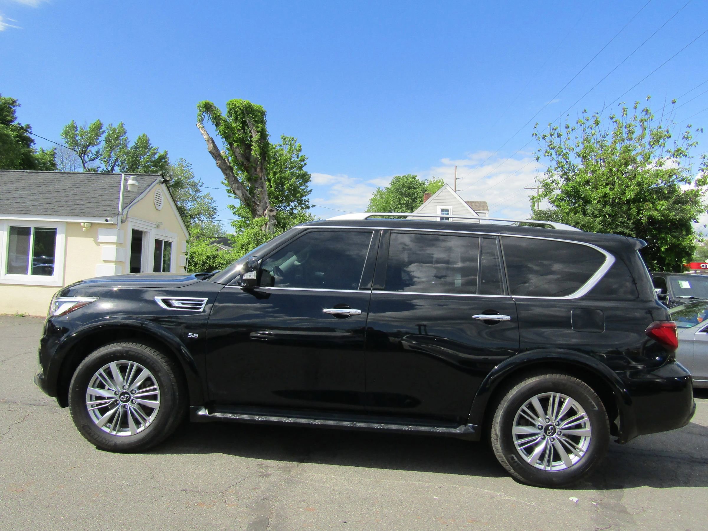 Used 2019 INFINITI QX80 Luxe image 4