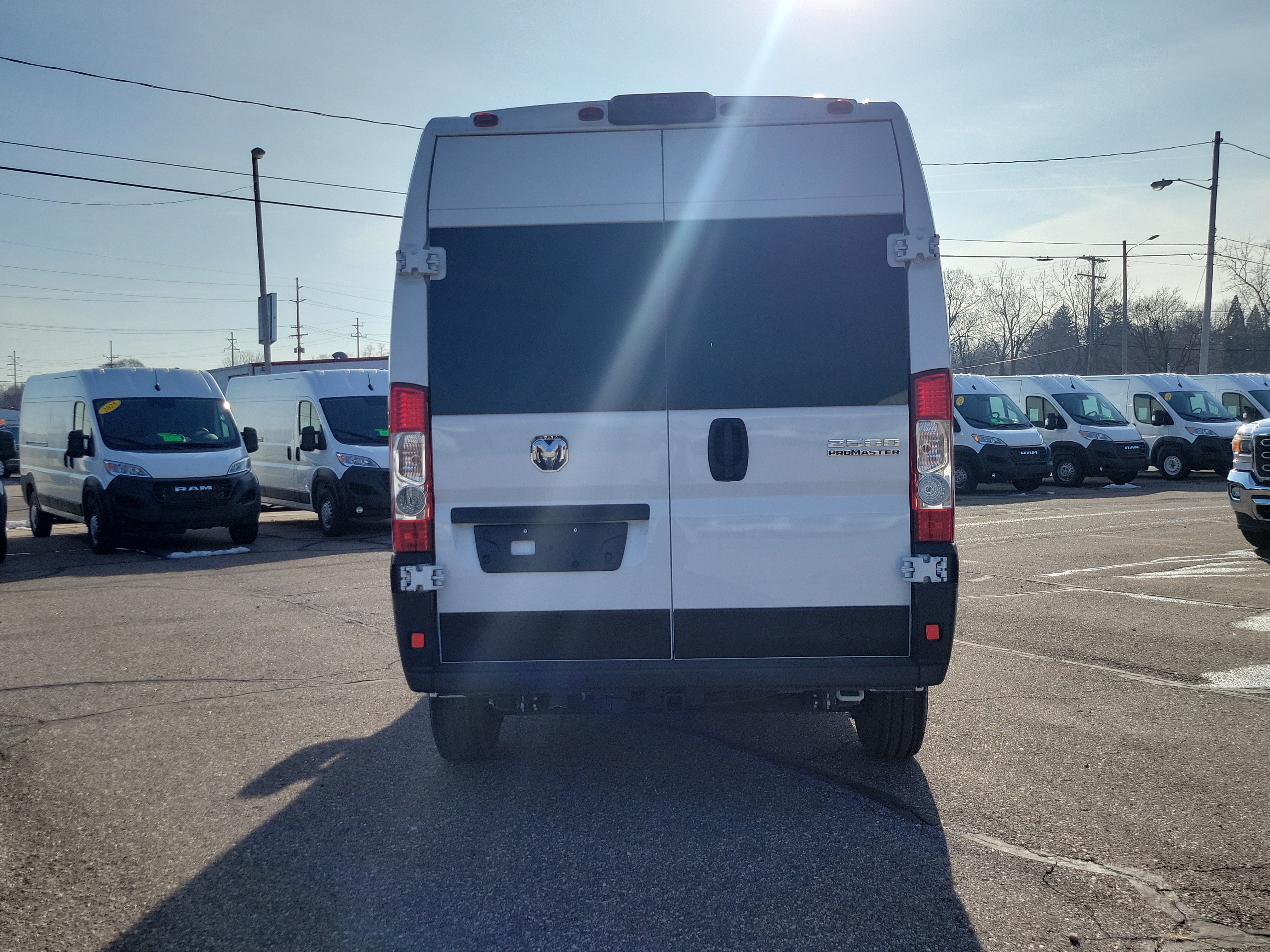 Used 2025 RAM ProMaster 2500 w/ Convenience Group FWD image 4