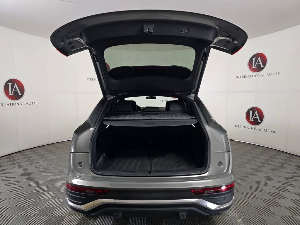Used 2023 Audi Q5 2.0T Premium w/ Convenience Package image 9