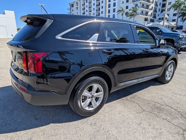 Used 2023 Kia Sorento LX image 16