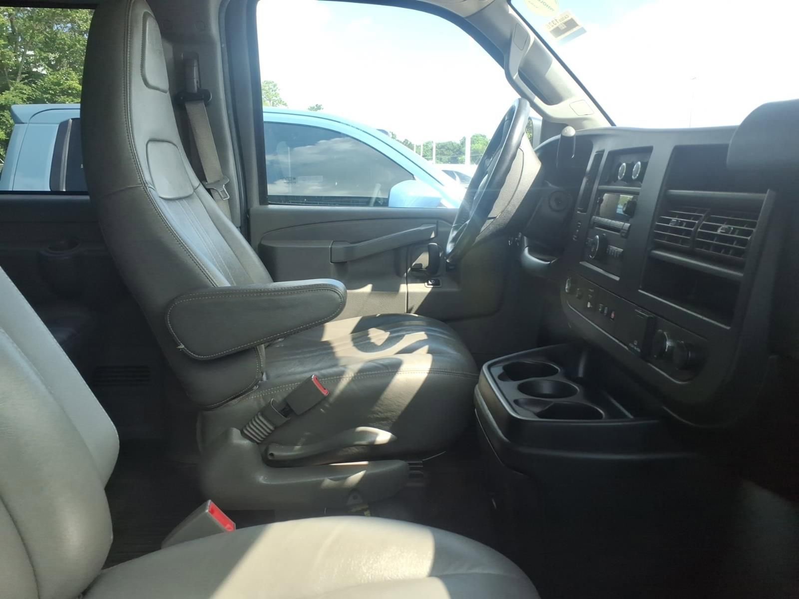 Used 2020 Chevrolet Express 2500 LS w/ Driver Convenience Package RWD image 8