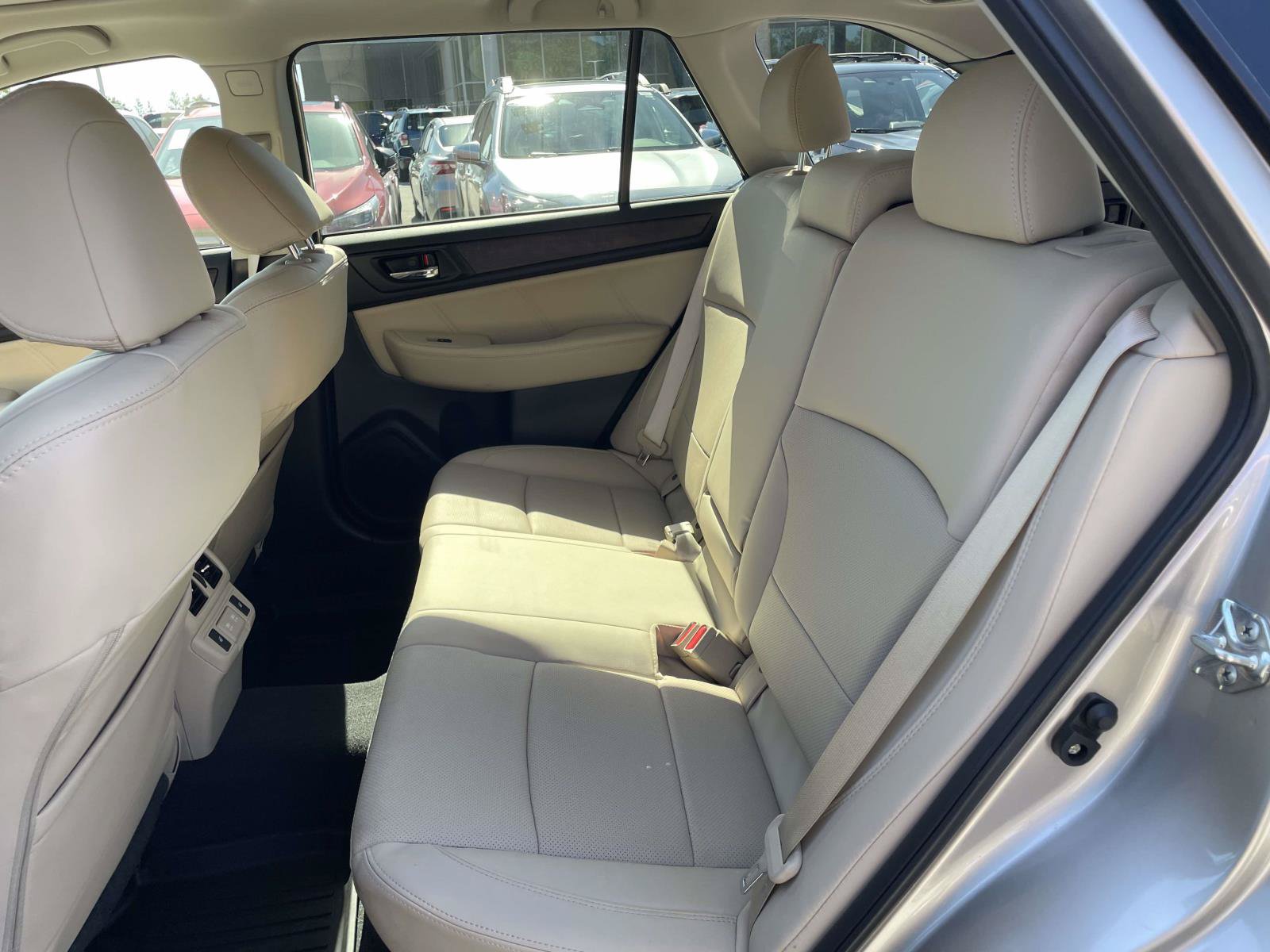 Used 2019 Subaru Outback 2.5i Limited AWD/4WD image 3