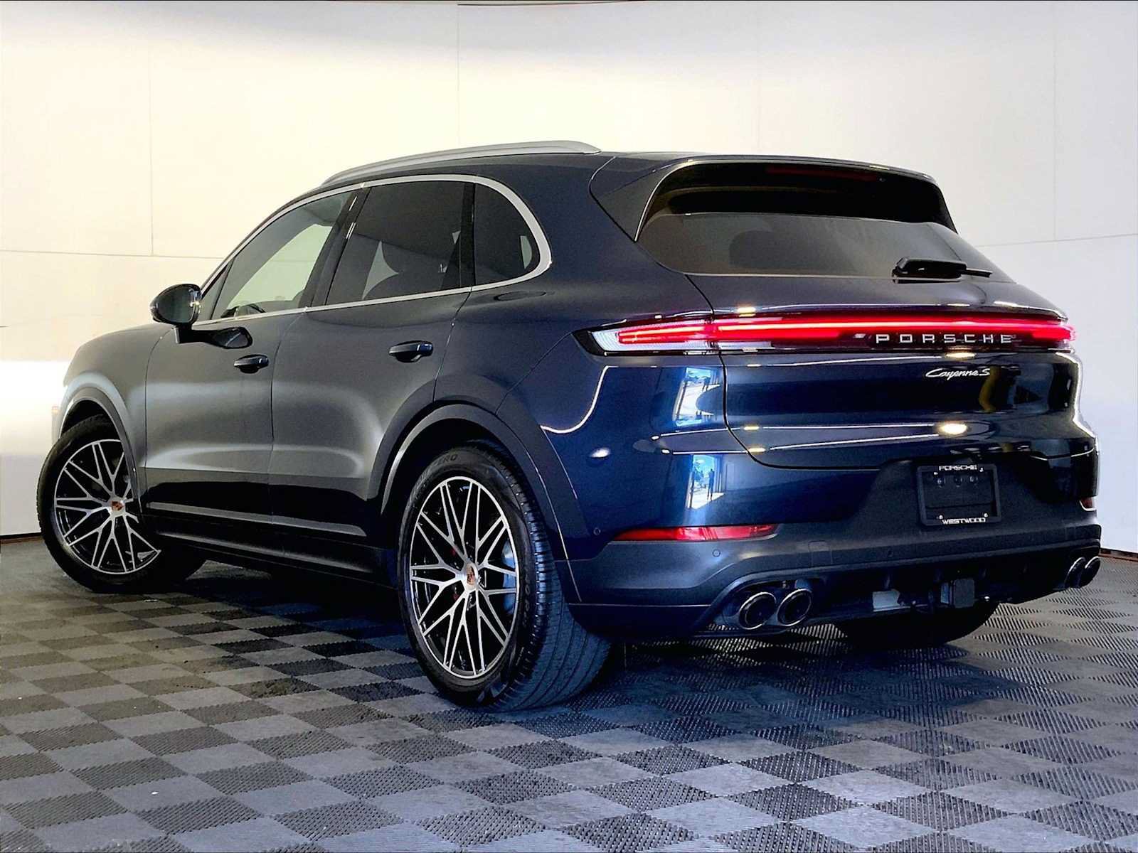 Used 2026 Porsche Cayenne S AWD/4WD image 3