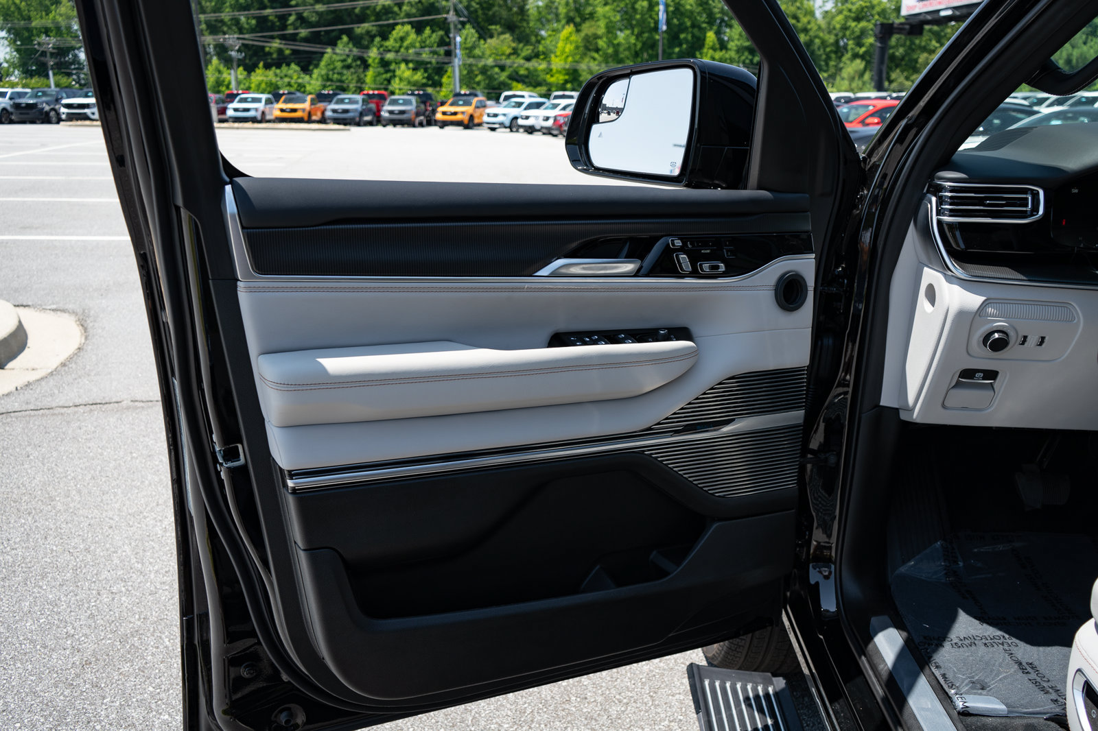 New 2026 Jeep Grand Wagoneer Summit w/ Rear Seat Video Group I AWD/4WD image 29