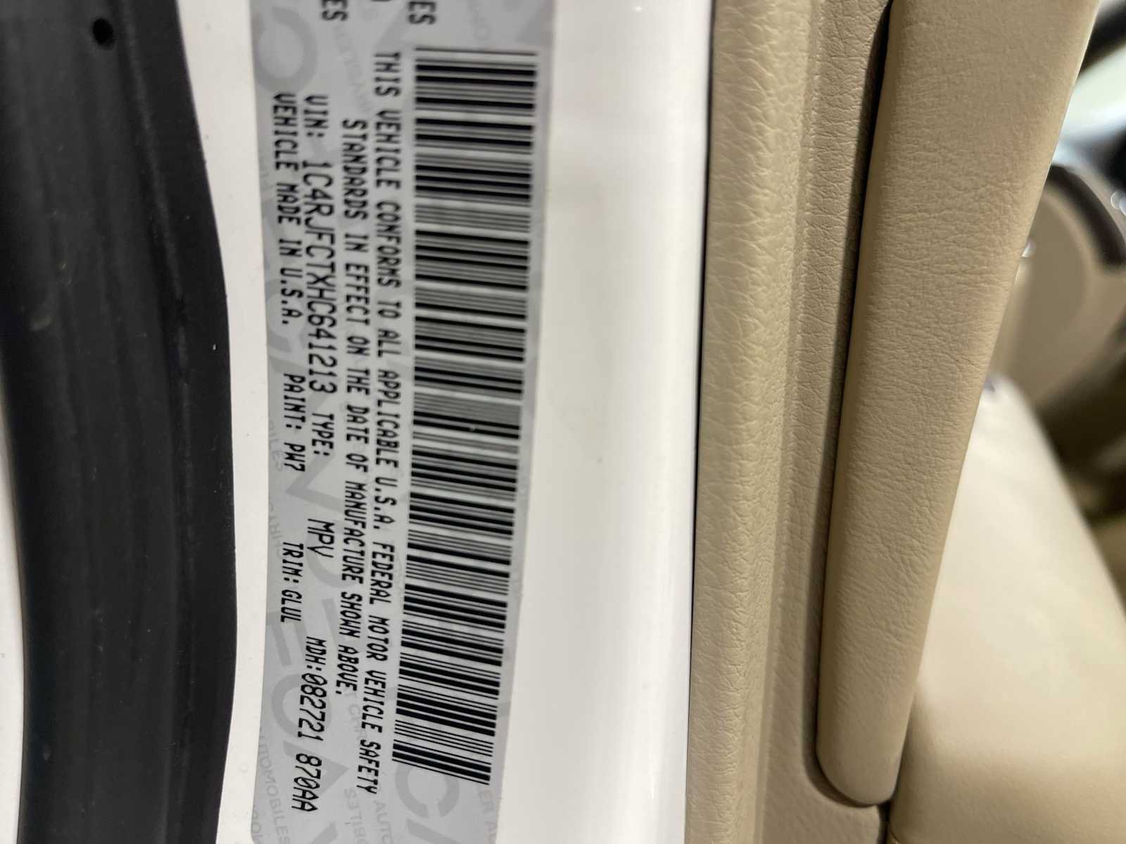 Used 2017 Jeep Grand Cherokee Overland AWD/4WD image 21