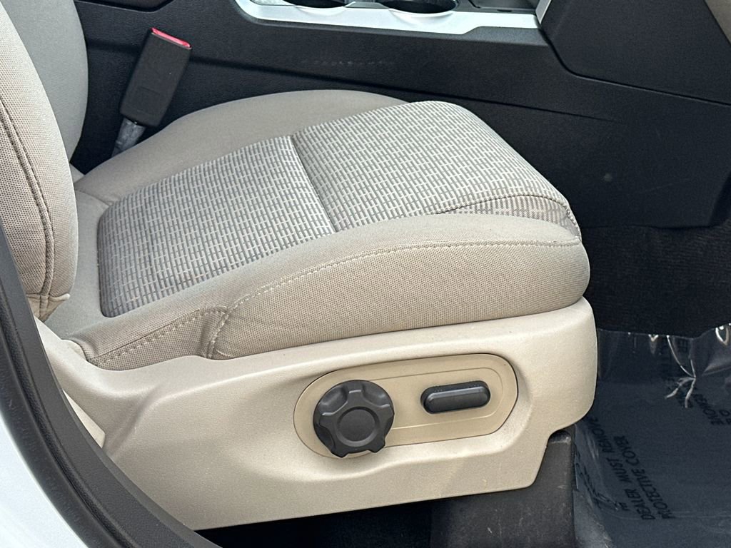 Used 2015 Ford Explorer XLT w/ Equipment Group 201A AWD/4WD image 11