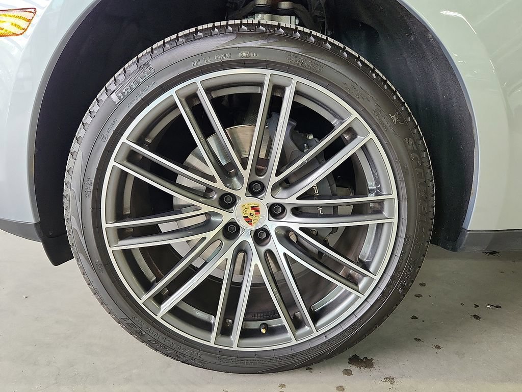 Certified 2026 Porsche Macan AWD/4WD image 10