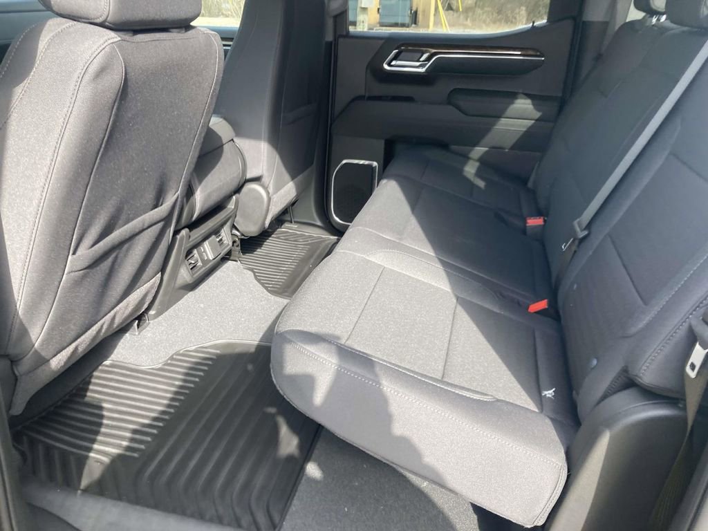 New 2026 GMC Sierra 1500 SLE image 12