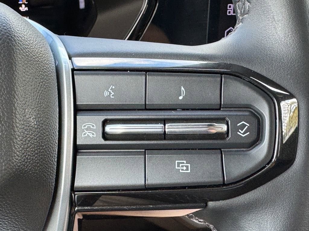 Used 2023 Chevrolet Colorado LT w/ LT Convenience Package II image 16