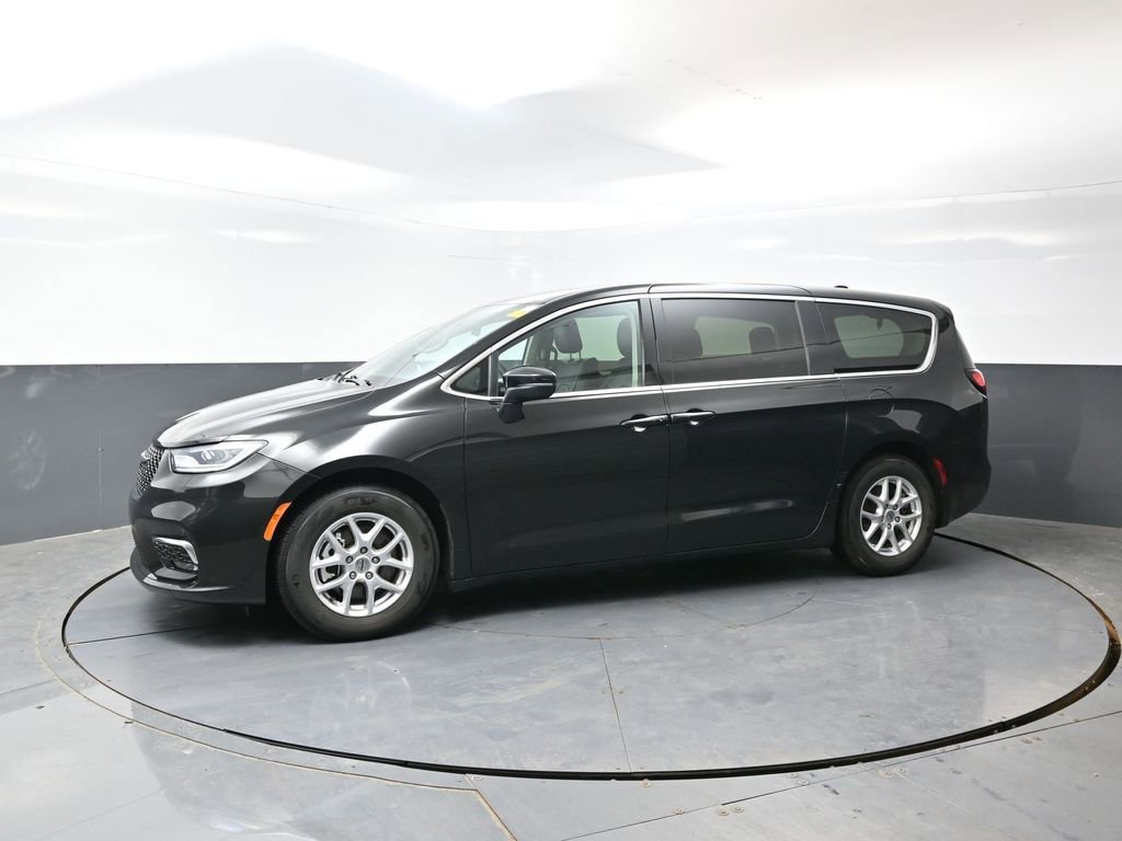 Used 2023 Chrysler Pacifica Touring-L FWD image 10
