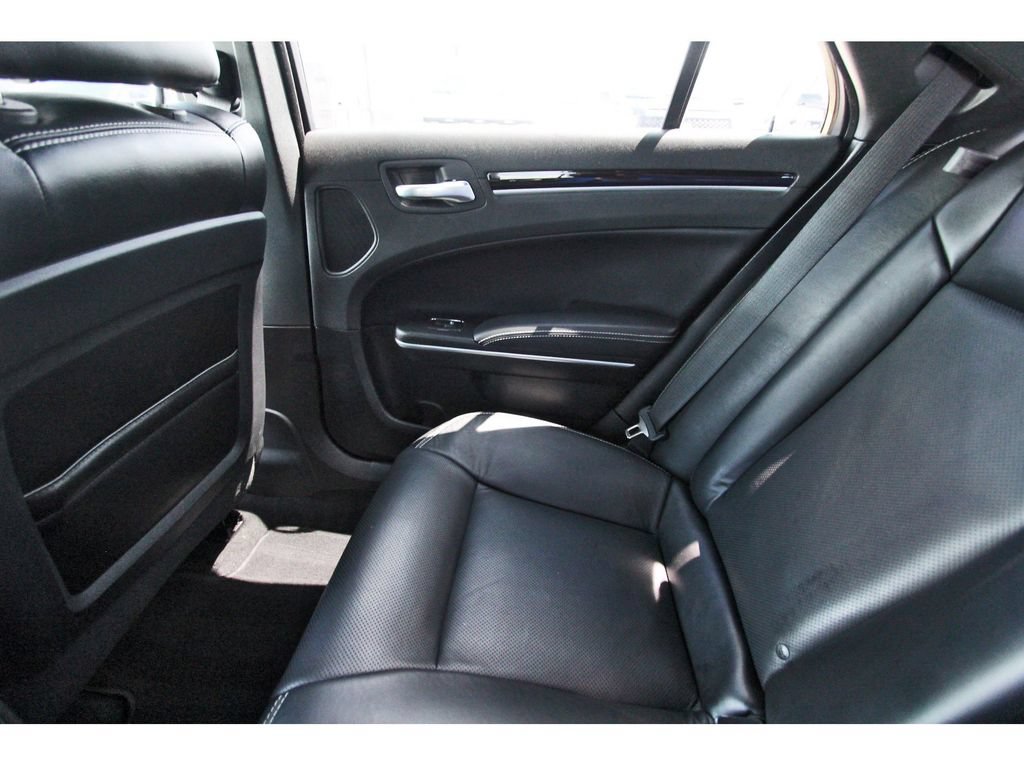 Used 2022 Chrysler 300 S w/ Comfort Group RWD image 12