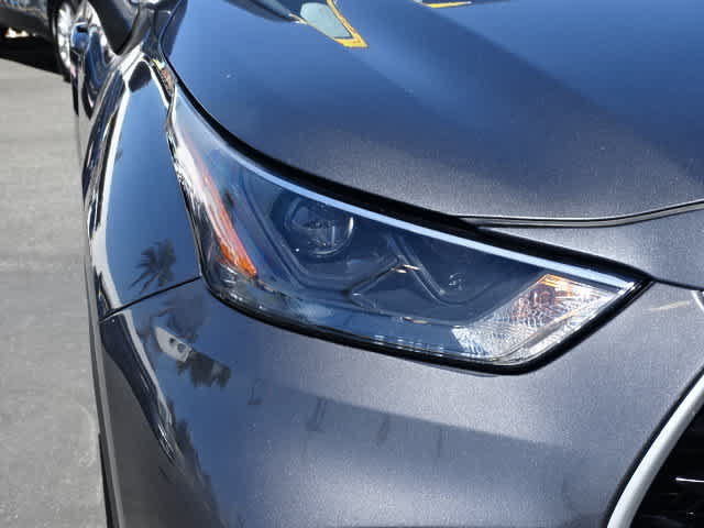 Used 2023 Toyota Highlander XLE FWD image 5