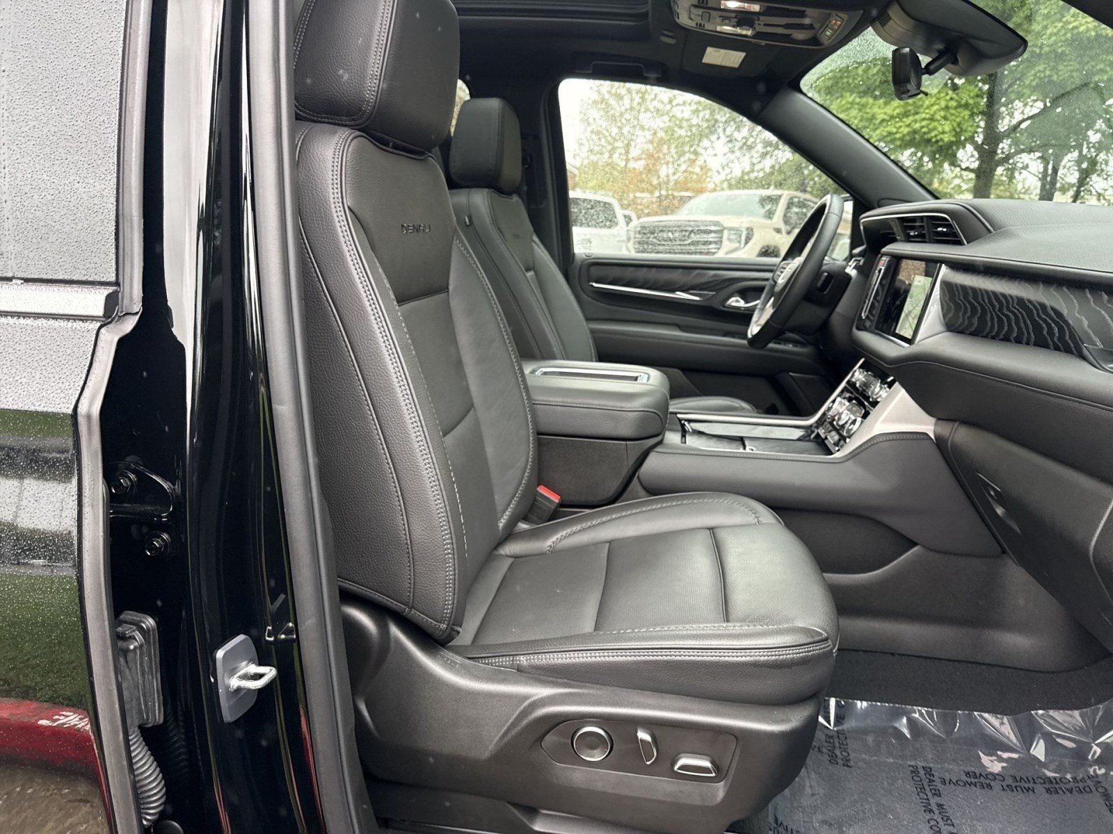 Used 2023 GMC Yukon XL Denali w/ Denali Reserve Package AWD/4WD image 27