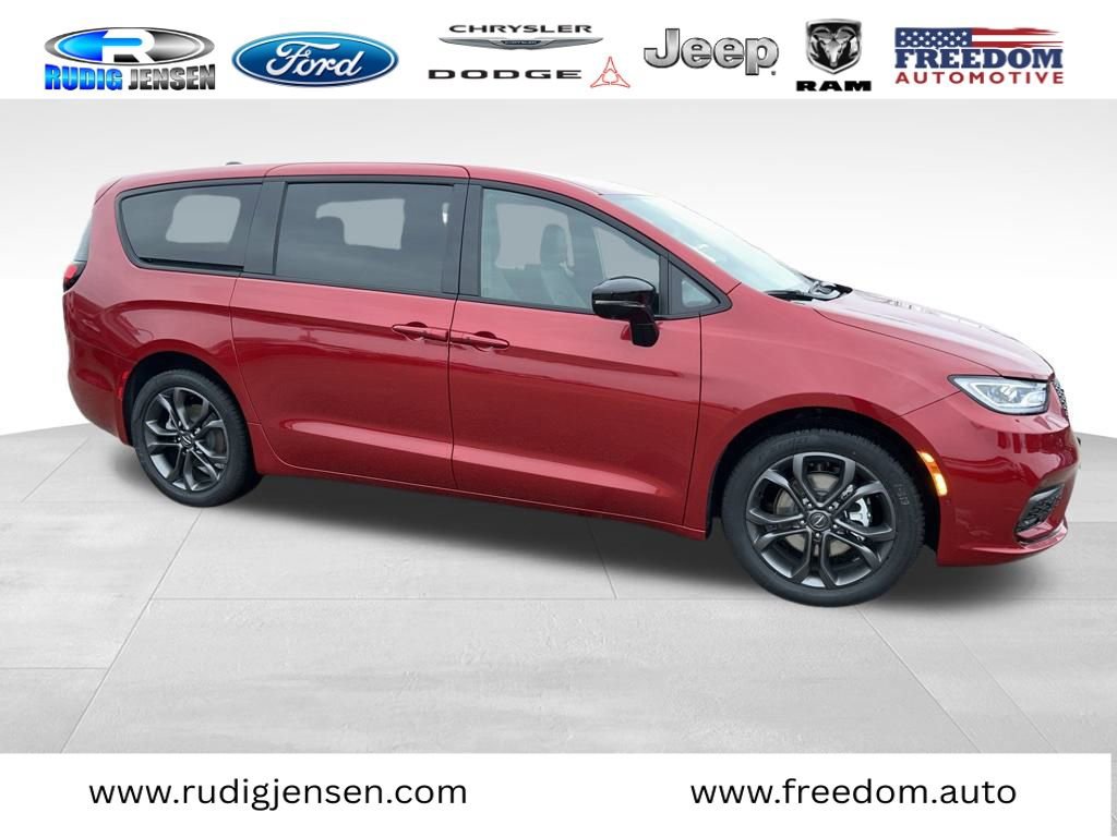 New 2026 Chrysler Pacifica Select image 10