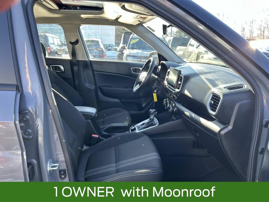 Used 2022 Hyundai Venue SEL image 15