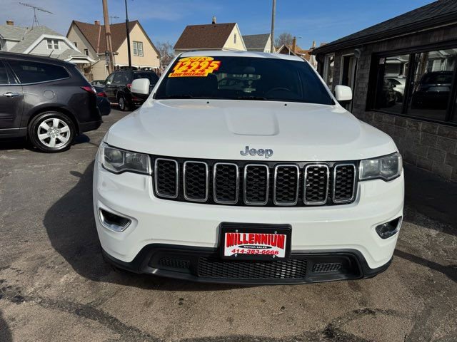 Used 2018 Jeep Grand Cherokee Laredo image 2
