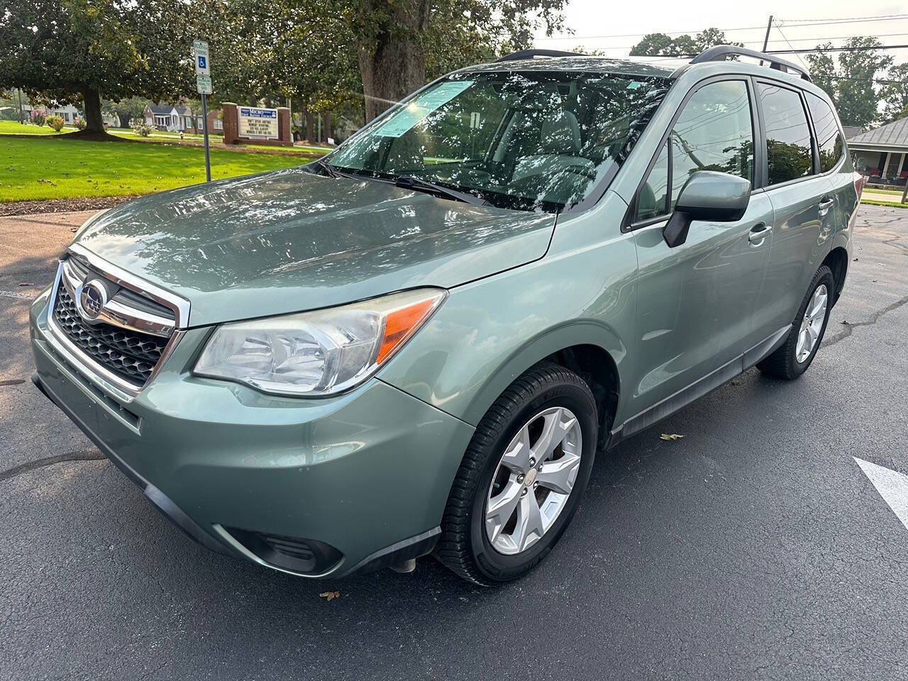 Used 2015 Subaru Forester 2.5i Premium AWD/4WD image 1