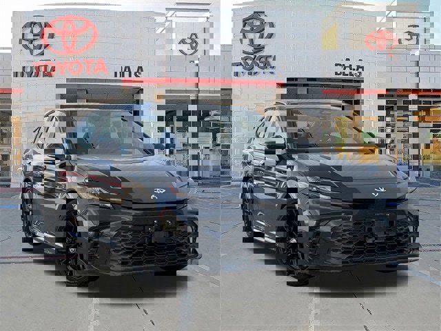 Used 2025 Toyota Camry SE video 1