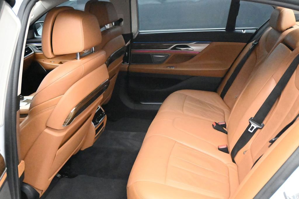 Used 2019 BMW 740i w/ Executive Package RWD image 13