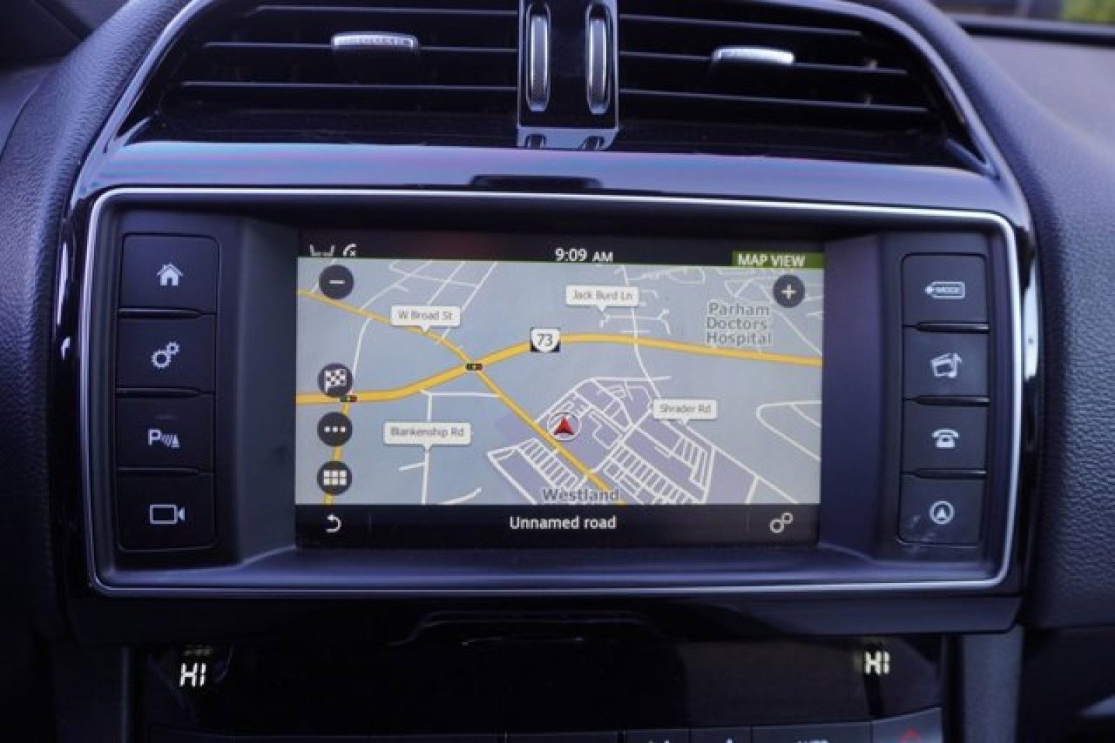 Used 2018 Jaguar F-PACE Prestige image 28