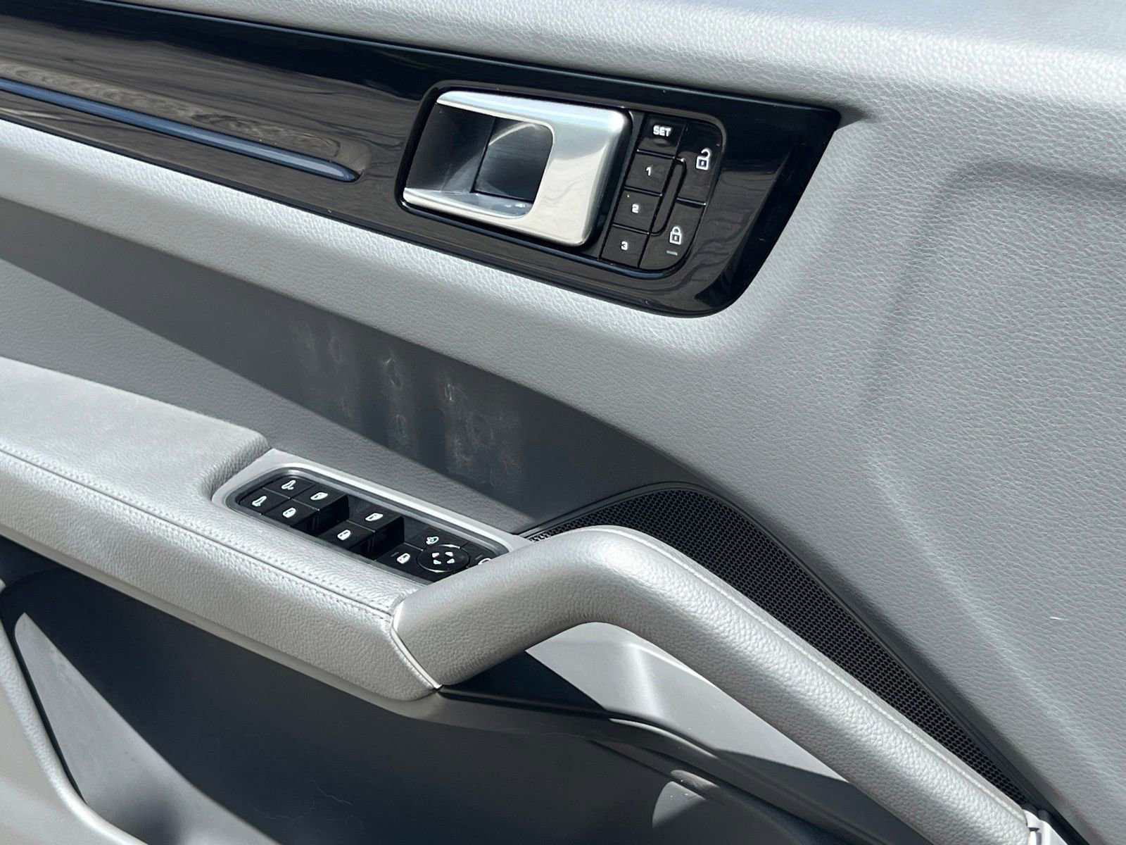 Certified 2021 Porsche Cayenne AWD/4WD image 30