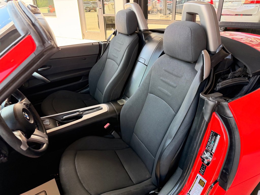 Used 2005 BMW Z4 2.5i RWD image 10