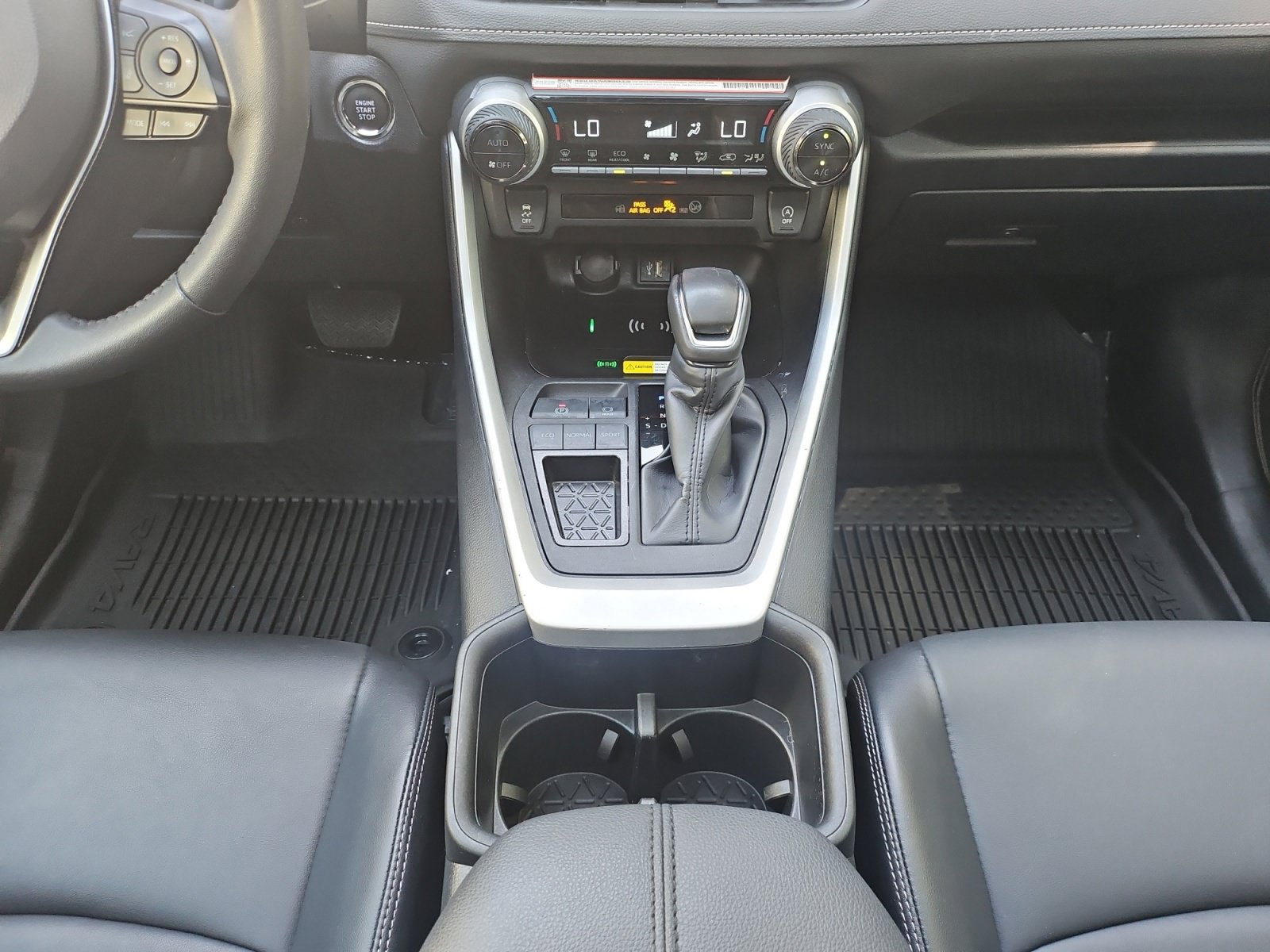 Used 2025 Toyota RAV4 XLE Premium FWD image 31