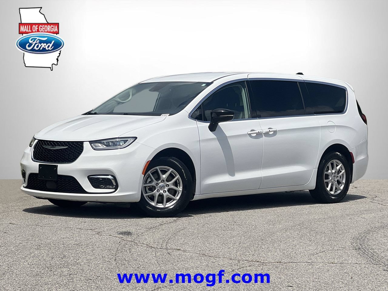Used 2024 Chrysler Pacifica Touring-L FWD image 1