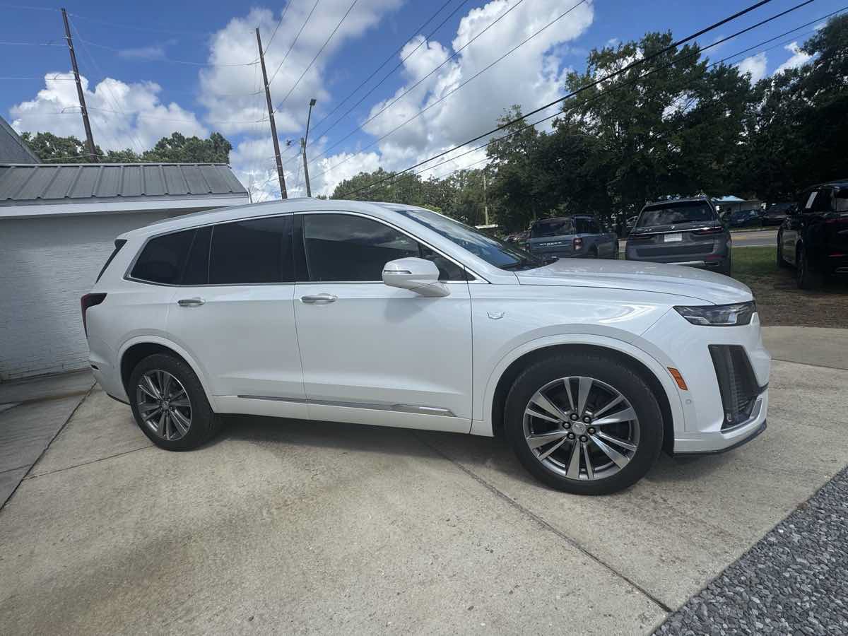 Used 2020 Cadillac XT6 Premium Luxury FWD image 4