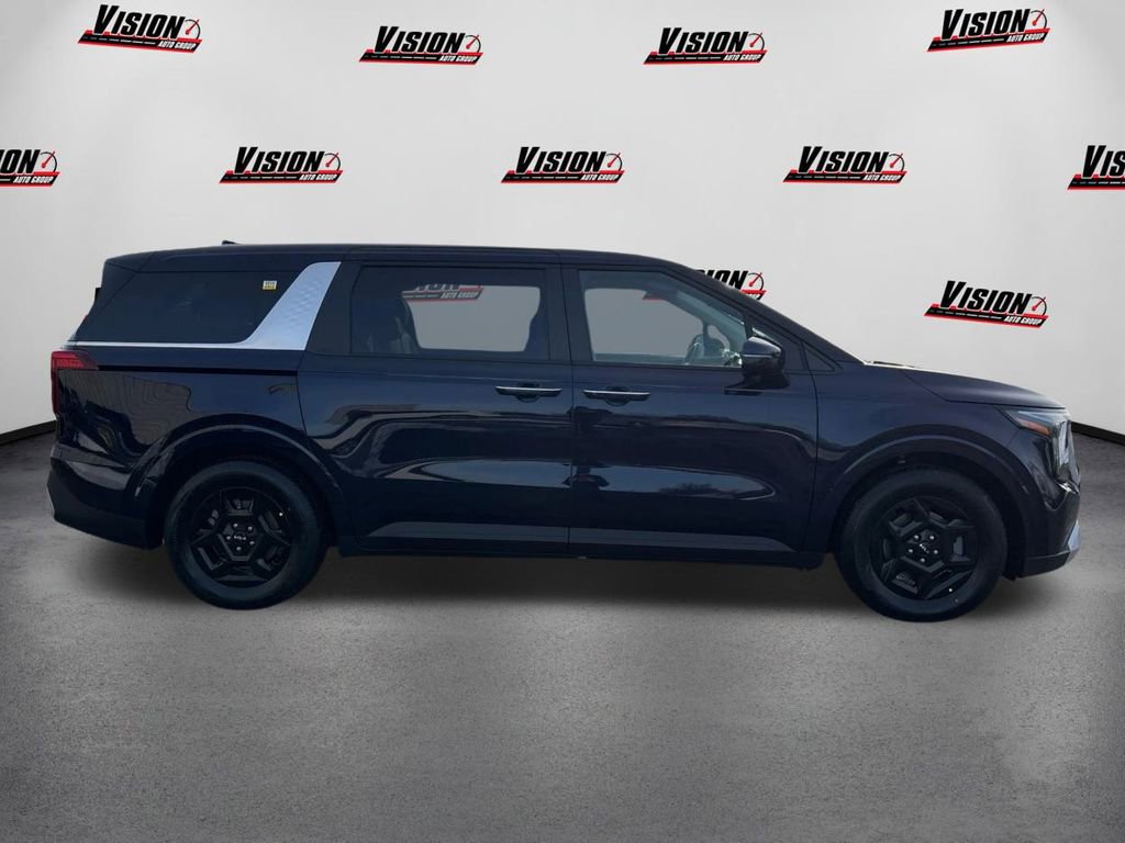 New 2026 Kia Carnival FWD image 4